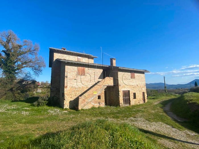 Casa con 5 locali in vendita in Strada Provinciale di Pietralunga, Centro, Montone