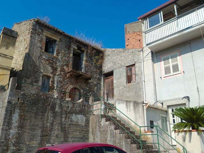 Casa trilocale in vendita in Via della Misericordia, Gualtieri Sicaminò
