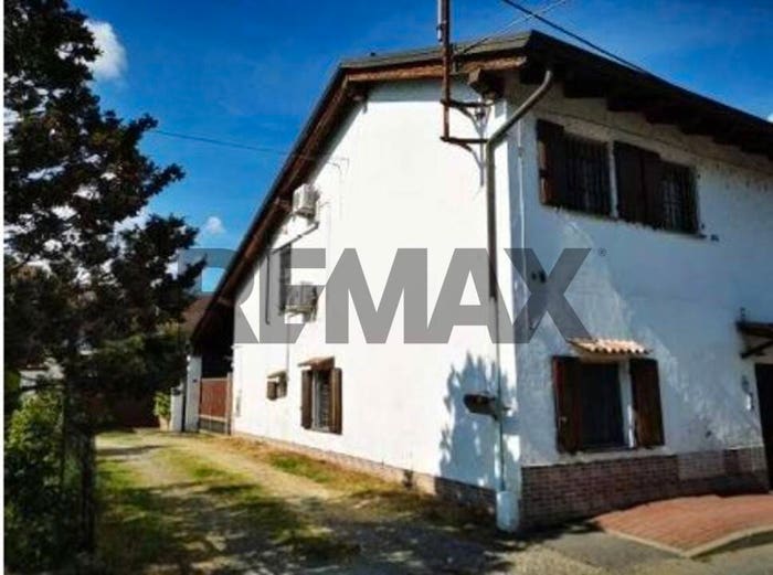 Casa con 6 locali in vendita in via Vittorio Emanuele II, Torrione, Vinzaglio