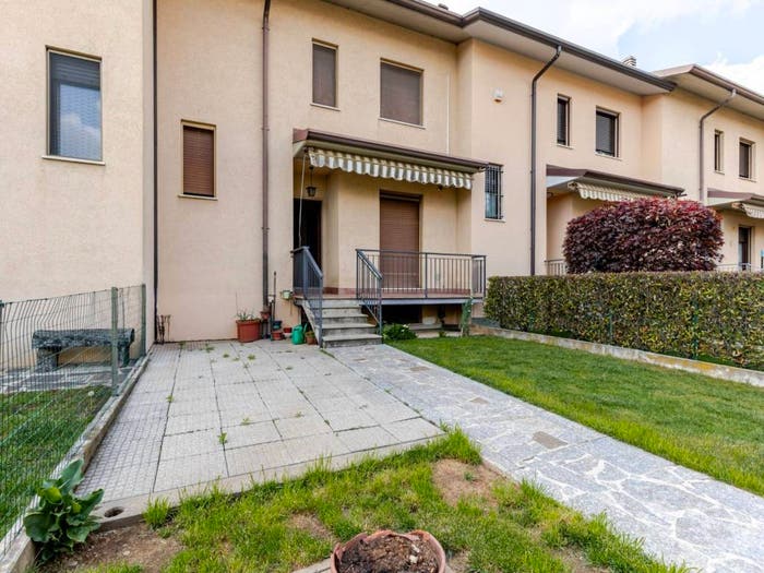 Casa quadrilocale in vendita in Via Amerigo Vespucci, Locate Varesino
