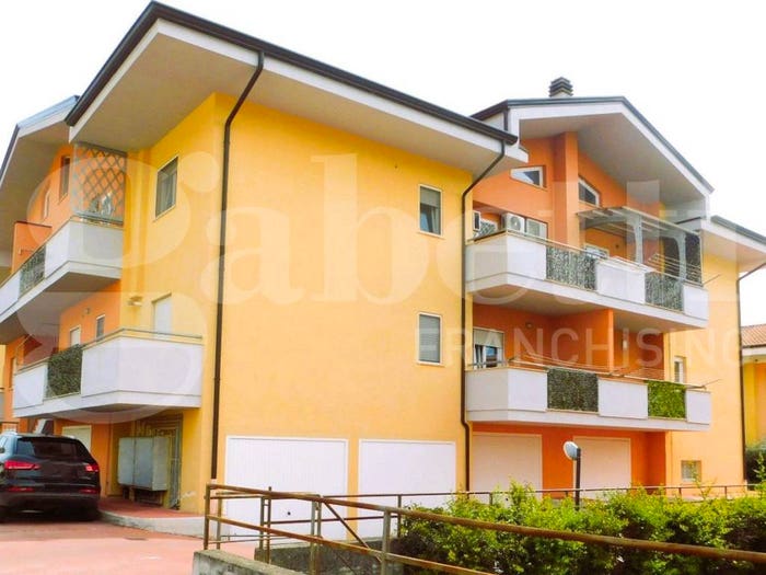 Casa quadrilocale in vendita in Viale Cesare Augusto, Centro, Venafro