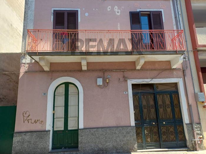 Casa con 6 locali in vendita in cesare battisti, Fiumefreddo di Sicilia