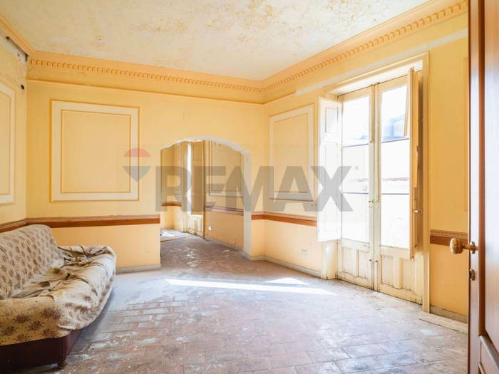 Casa con 6 locali in vendita in Bronte