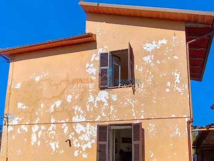Casa quadrilocale in vendita in Via Romana, Cinque Vie, Massa