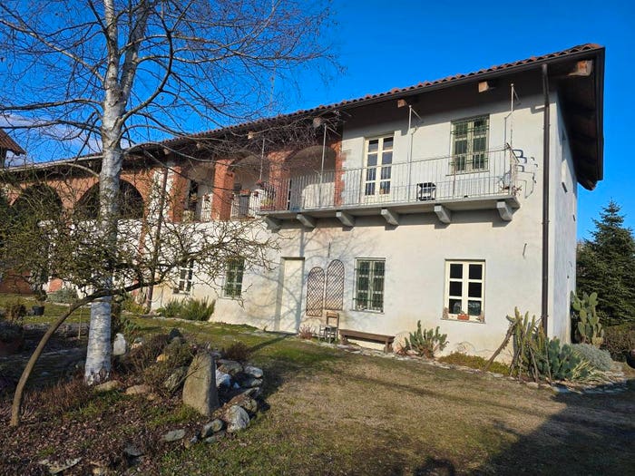 Casa con 6 locali in vendita in Via Roma, Levone