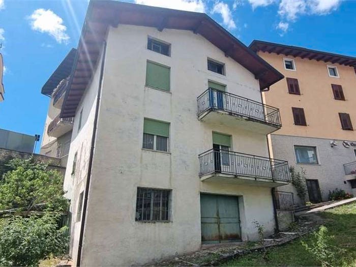 Casa con 6 locali in vendita in PIAZZA DI TERRAGNOLO, Piazza, Terragnolo