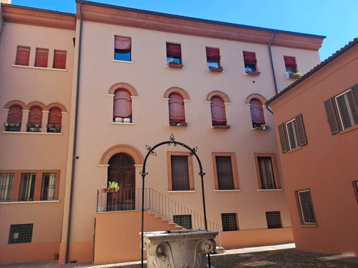 Appartamento quadrilocale in vendita in Via Contrari, Centro Storico, Ferrara