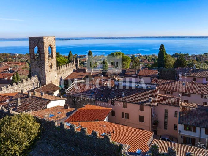 Appartamento trilocale in vendita in Via Castello, Moniga del Garda