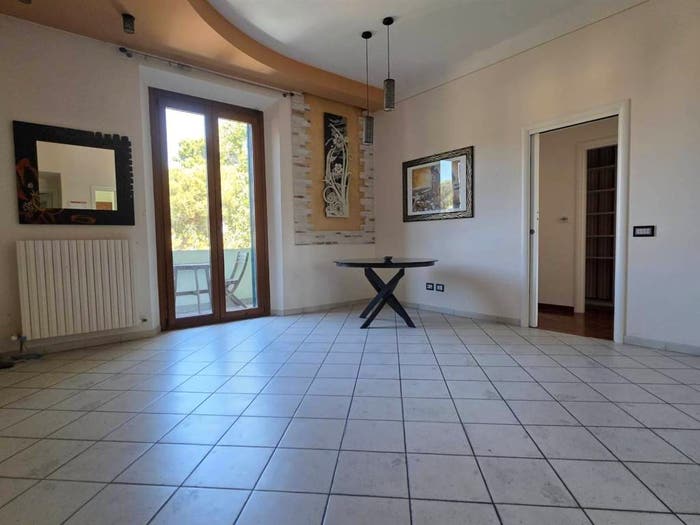 Appartamento con 6 locali in vendita in Posatora, Ancona