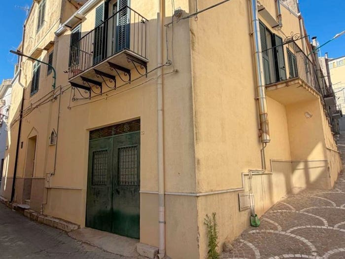 Casa con 5 locali in vendita in Via Arcuri, Bisacquino