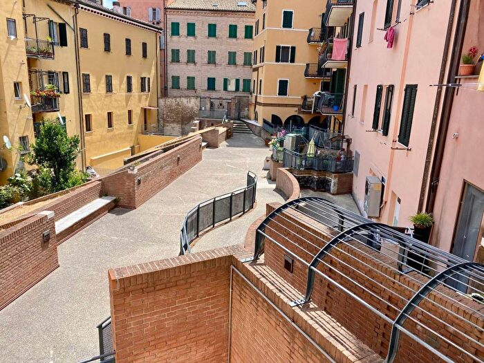 Appartamento quadrilocale in vendita in Via Francesco Podesti, Capodimonte, Ancona