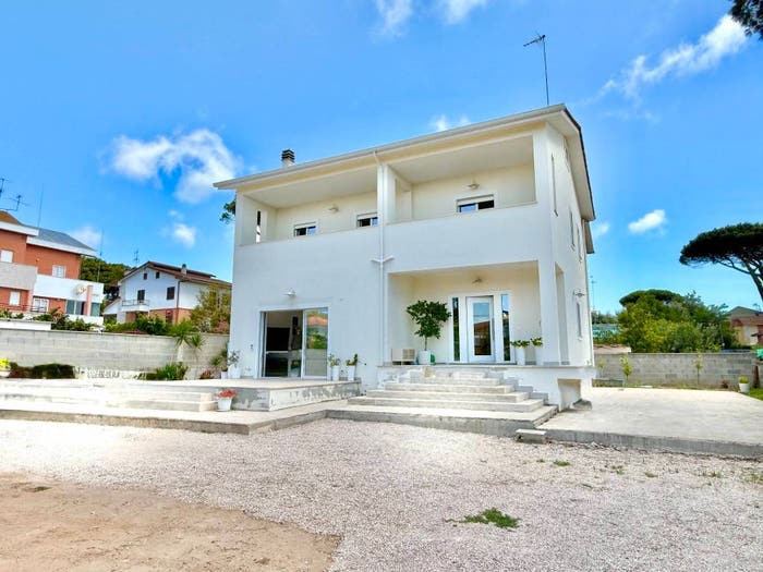 Casa con 6 locali in vendita in Via di Villa Claudia, Villa Claudia, Anzio