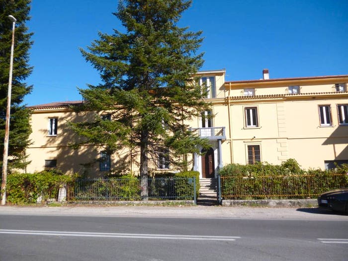 Casa con 6 locali in vendita in Strada Statale del Gran Sasso d'Italia, Pettino Cansatessa, L'Aquila