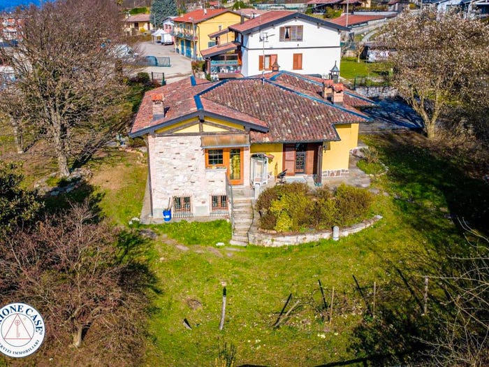 Casa con 6 locali in vendita in Via Vadèe, Marchirolo