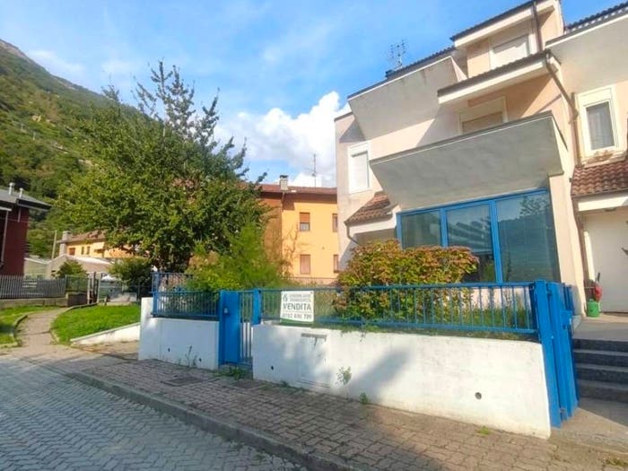 Casa con 5 locali in vendita in Via Circonvallazione, Centro, PontSaintMartin