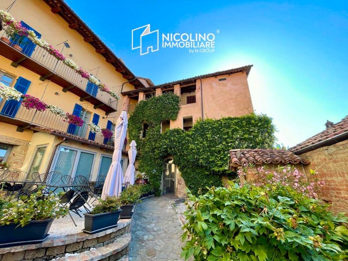 Casa con 6 locali in vendita in Via Silvano, Centro, Monforte d'Alba