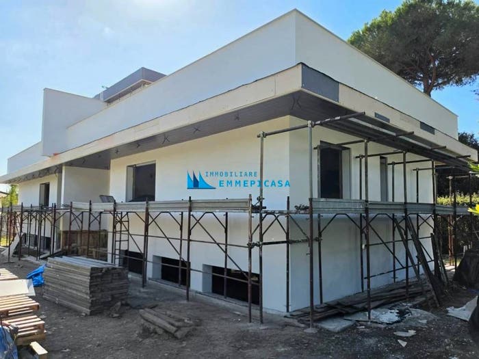 Casa quadrilocale in vendita in Via Cateratte, Cinquale, Montignoso