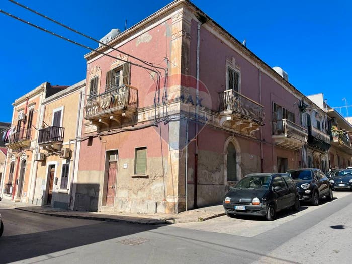 Casa con 6 locali in vendita in Via Paolo Cassar Scalia, Centro, Pachino