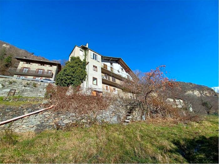 Appartamento con 5 locali in vendita in Perloz