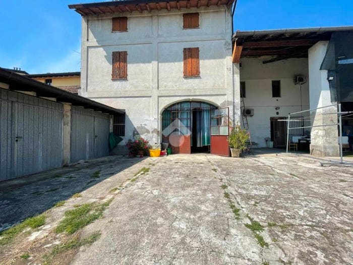 Casa con 5 locali in vendita in Via Cristoforo Colombo, Centro, Madignano