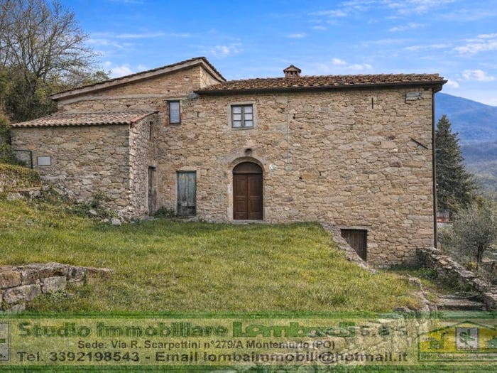 Casa con 6 locali in vendita in Via Antonio Gramsci, Tobbiana, Montale