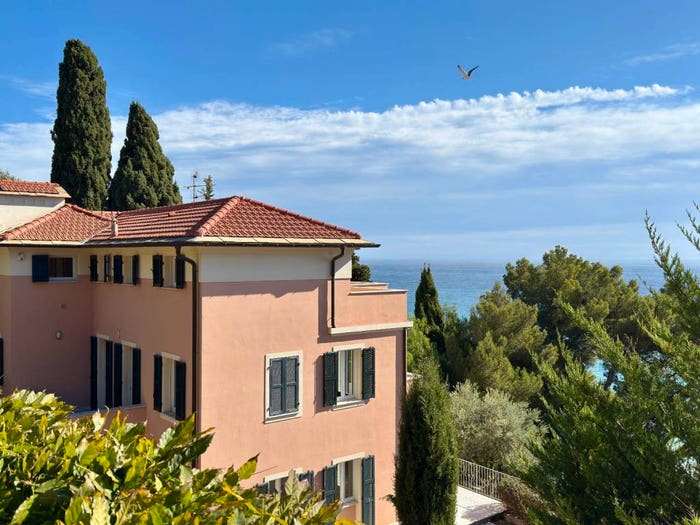 Casa con 6 locali in vendita in Salita San Martino, Oneglia, Imperia