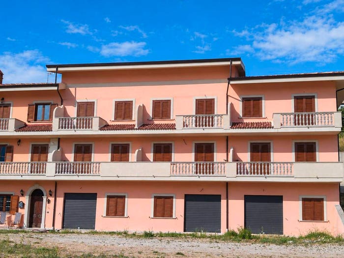 Casa con 6 locali in vendita in Via Amalia Vilotta, Montalto Uffugo