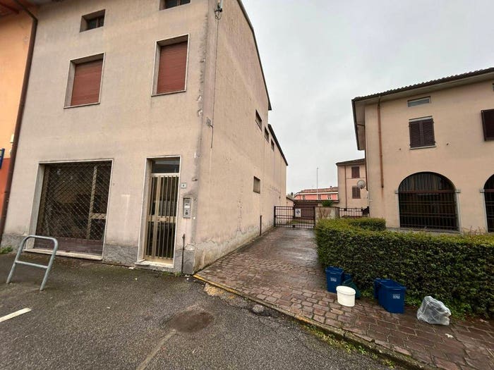 Casa con 5 locali in vendita in Piazza Chiesa, Centro, Acquanegra Cremonese