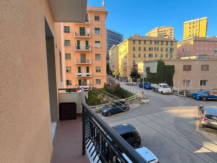 Appartamento quadrilocale in vendita in Via Faliero Vezzani, Rivarolo, Genova
