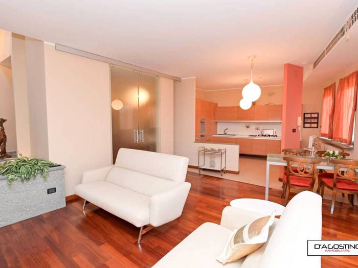 Appartamento con 5 locali in vendita in Via Leopoldo Reyneri, Centro, Rivarolo Canavese