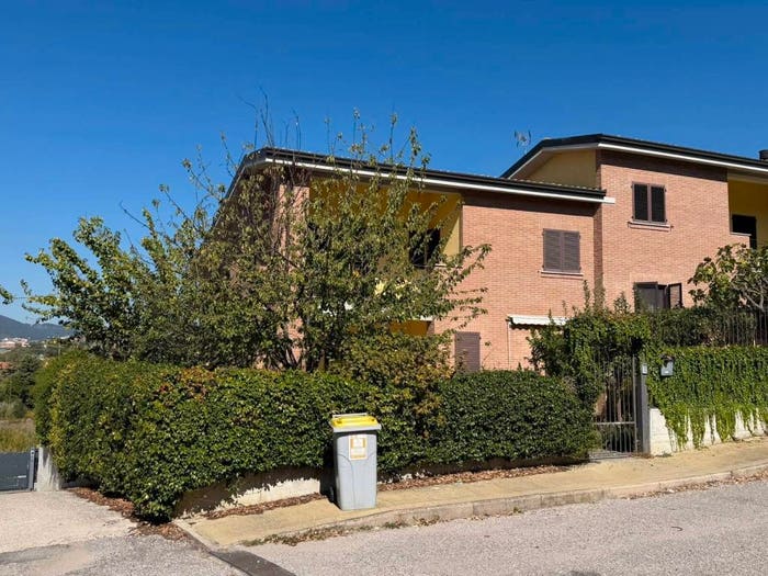 Casa con 6 locali in vendita in Via Montepulciano, Madonna Alta Prepo, Perugia