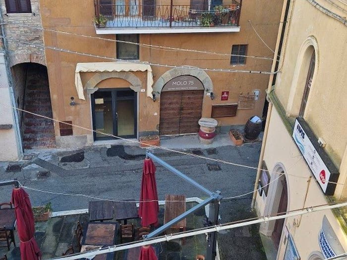 Appartamento quadrilocale in vendita in Piazza Aldo Moro, Centro, Passignano sul Trasimeno