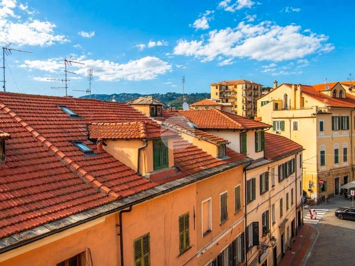Appartamento quadrilocale in vendita in Via Felice Cascione, Porto Maurizio, Imperia