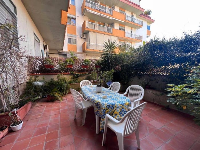 Appartamento quadrilocale in vendita in Via Nuova San Rocco, Colli Aminei Capodimonte, Napoli