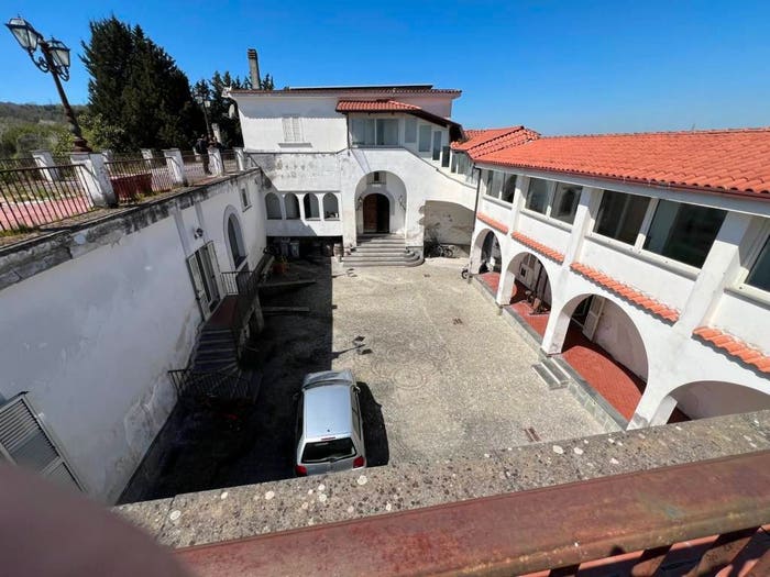 Casa con 6 locali in vendita in Via Tirone, Chiaiano, Napoli