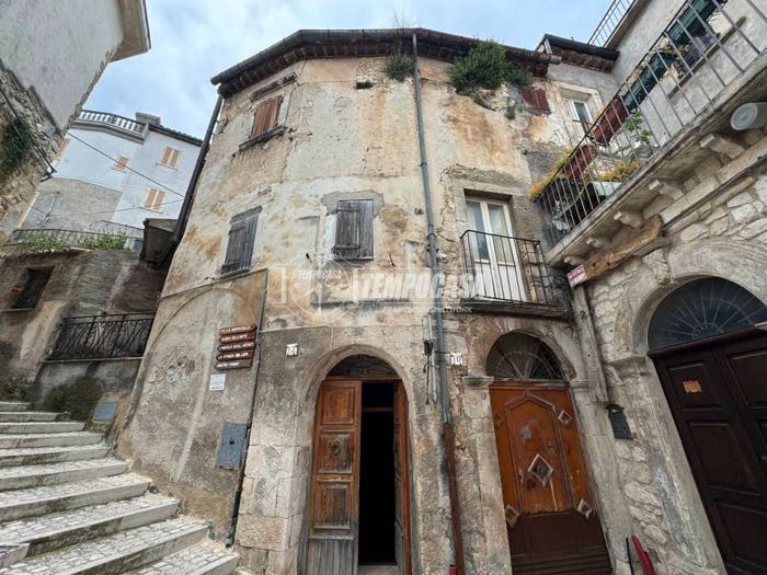 Casa trilocale in vendita in Via Salita Girone, Centro, Pretoro