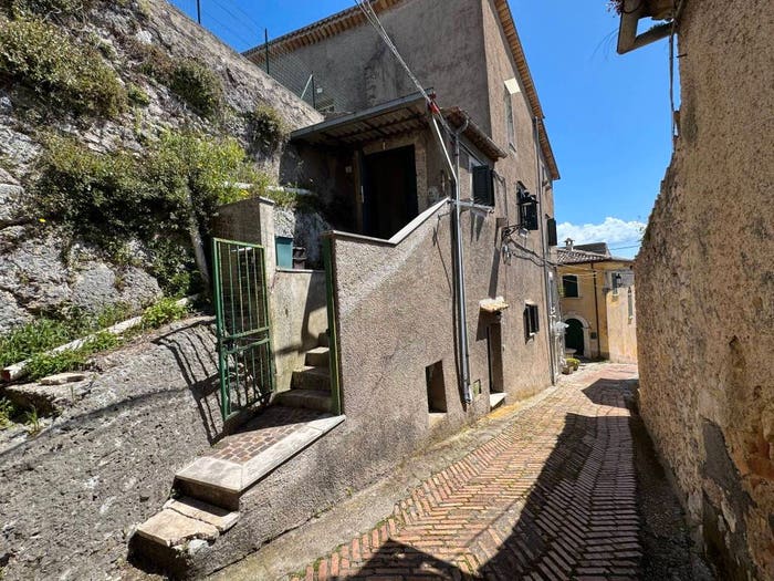 Casa trilocale in vendita in Via Matteo Borrello, Rocca d'Arce