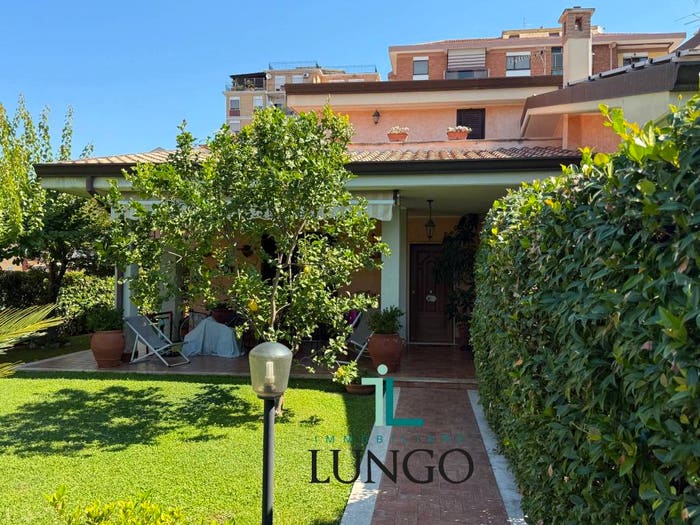 Casa con 6 locali in vendita in Piccarello, Latina