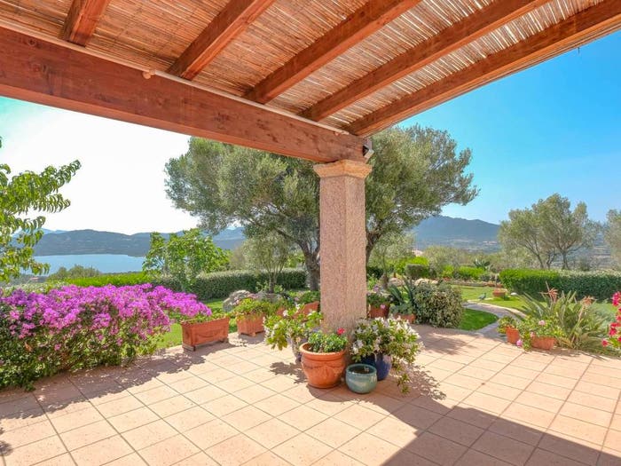 Casa con 6 locali in vendita in Via degli Orti, Cugnana, Olbia