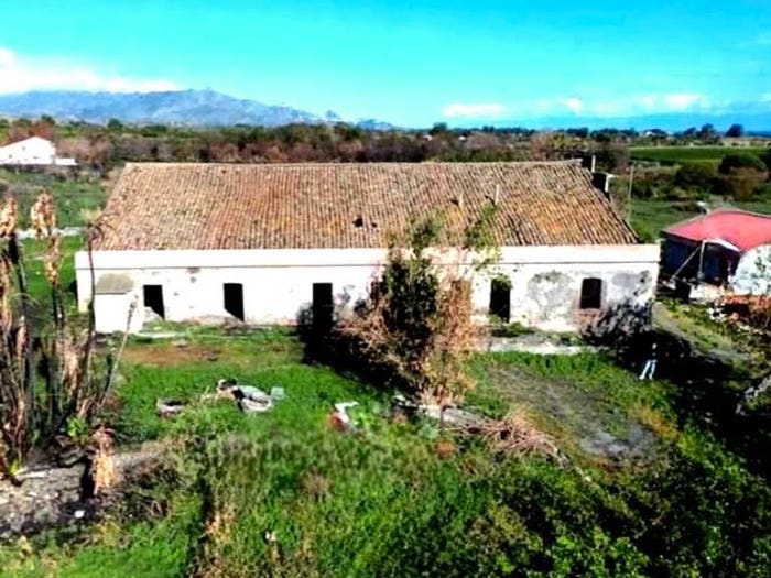 Casa con 6 locali in vendita in Via Pietralonga, Mascali