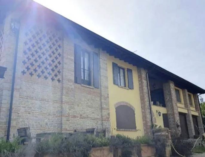 Casa con 6 locali in vendita in Frazione Rezzano, Carpaneto Piacentino