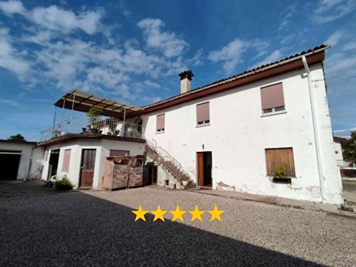 Appartamento con 6 locali in vendita in Via Cesare Battisti, Centro, Manzano