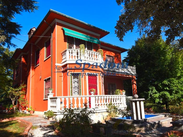 Casa con 6 locali in vendita in Viale Europa, Altopascio Centro, Altopascio