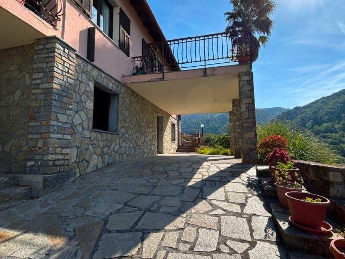 Casa con 6 locali in vendita in Via Dormiello, Seborga