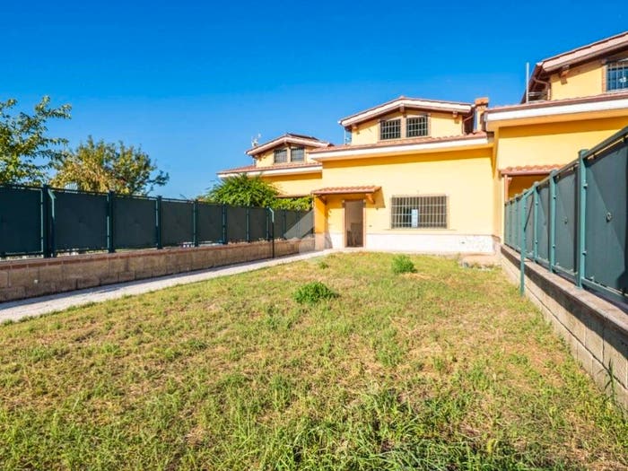 Casa quadrilocale in vendita in Via Cannetacci, Mentana