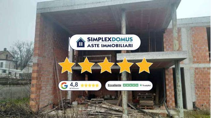 Appartamento con 6 locali in vendita in VIA CHIODI, Centro, Gamalero