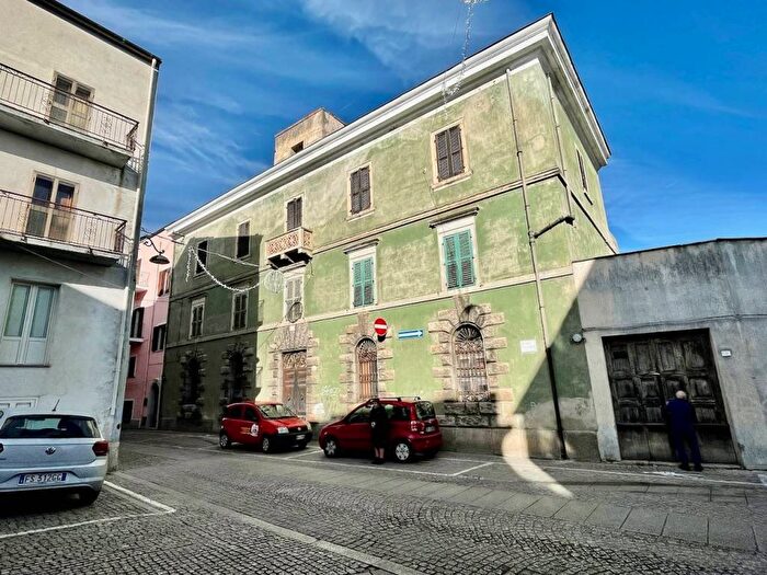 Casa con 6 locali in vendita in Corso Vittorio Emanuele, Buddusò
