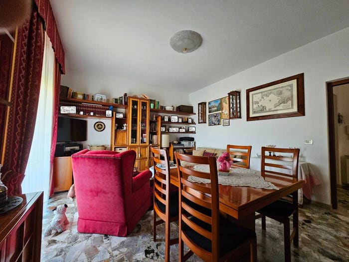 Appartamento con 5 locali in vendita in Viale Giuseppe Giusti, Barbanella Verde Maremma, Grosseto