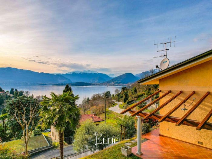 Casa con 6 locali in vendita in Via Monte Cristo, LavenoMombello