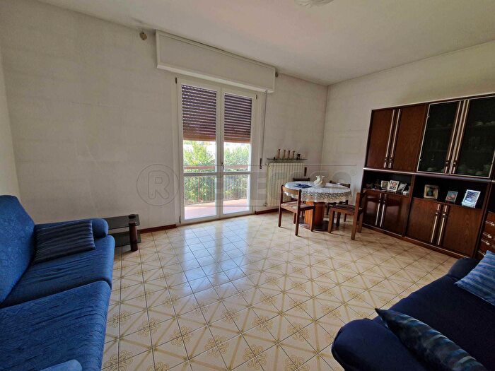 Appartamento quadrilocale in vendita in Via Aquileia, Cremona